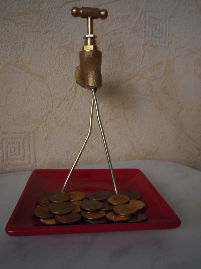 Кран с льющимися монетками