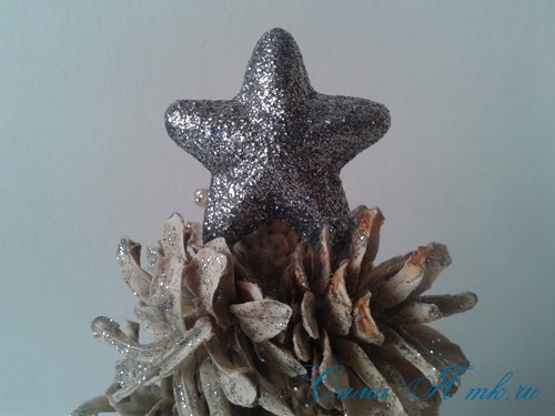 Елка домик из шишек поделка