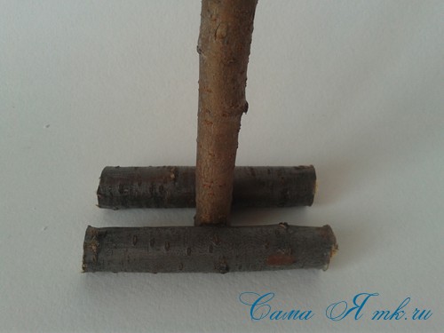 Елка домик из шишек поделка